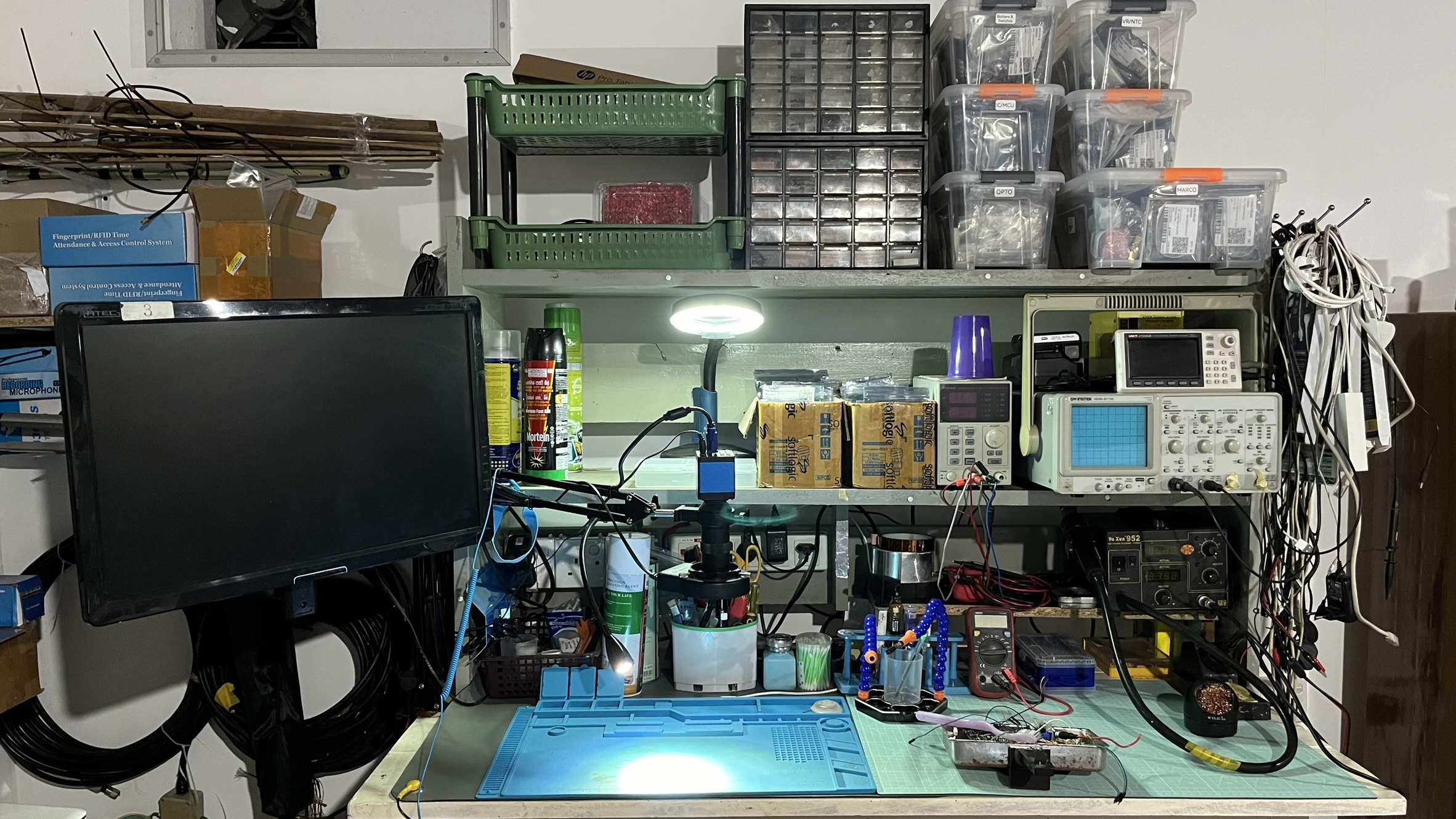 Electronics workbench